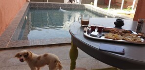 2 outdoor pools