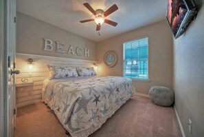 7 bedrooms, iron/ironing board, free WiFi, bed sheets - Sleeps 21, 2 Homes | 2 Private Pools, Fire Pit, Swing Bar | Walk to the Beach (Port Aransas)