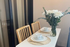 Exclusive Apartment, Balcony, Garden View | In-room dining