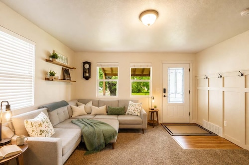 Maple — Pet-Friendly 2BR, Fenced Yard, Sheridan WY