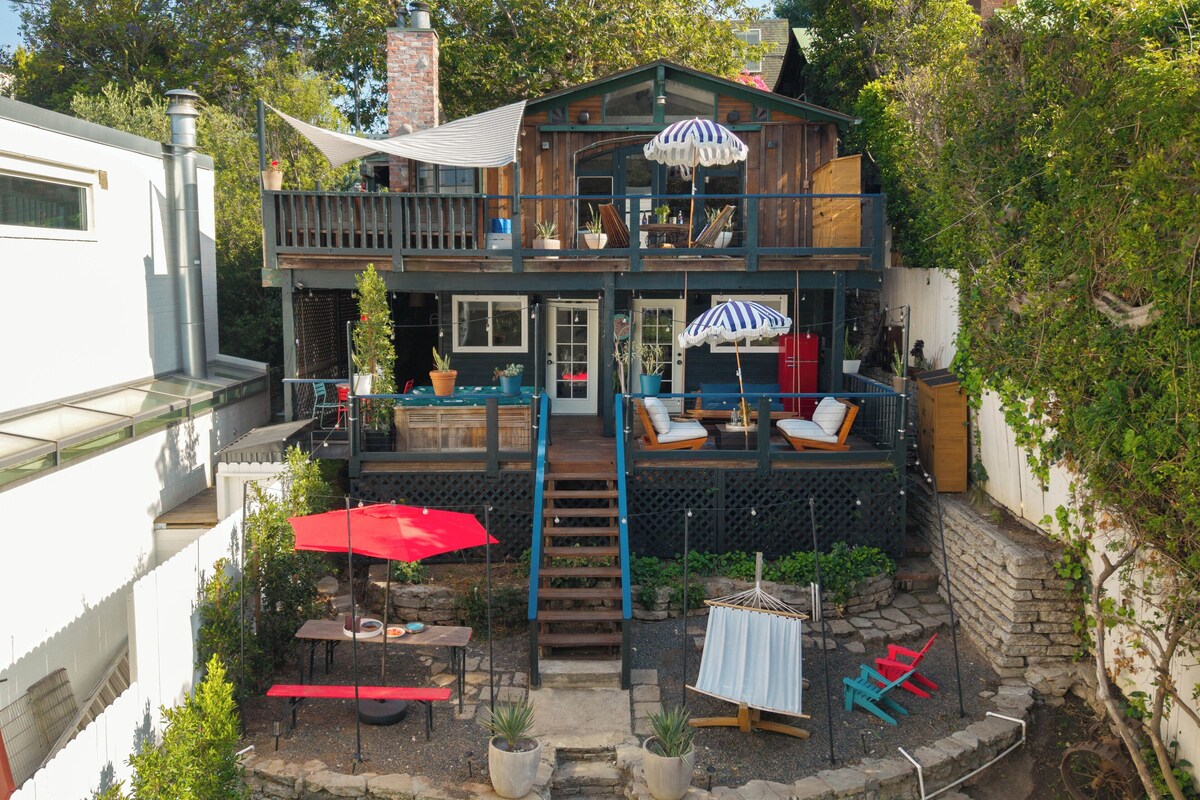 Chic LA Hideaway w/ Soaking Tub, Firepit Lounge & Tranquil Backyard