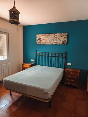 3 bedrooms, iron/ironing board, bed sheets - Rural house in the countryside (minutes from Granada, Coast and Sierra Nevada). (Padul)