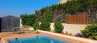 Rural house in the countryside (minutes from Granada, Coast and Sierra Nevada).
