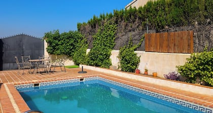 Rural house in the countryside (minutes from Granada, Coast and Sierra Nevada).