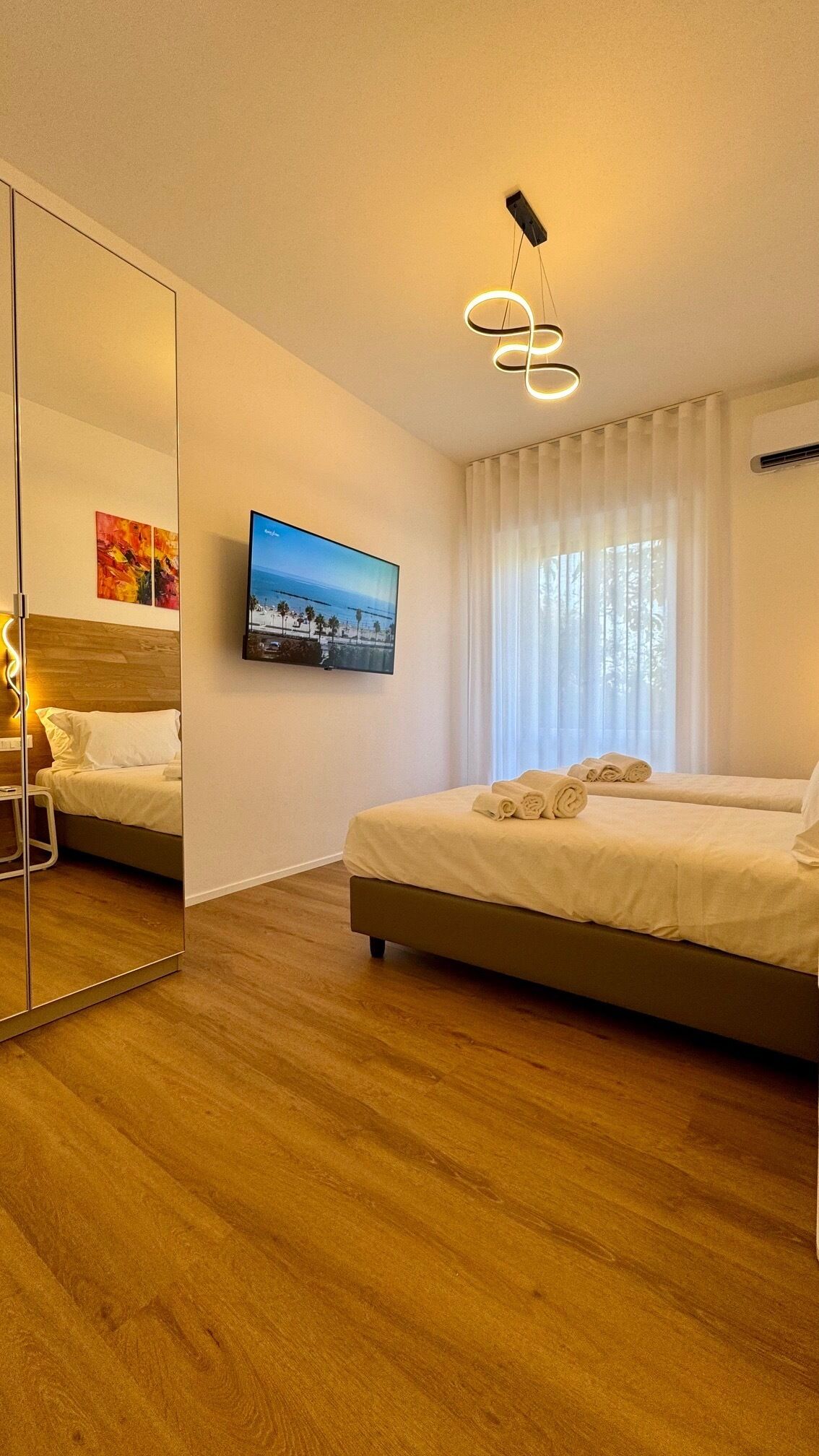 9 habitaciones, tabla de planchar con plancha, wifi y ropa de cama 