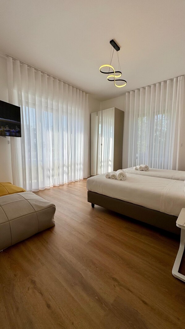 9 bedrooms, iron/ironing board, WiFi, bed sheets