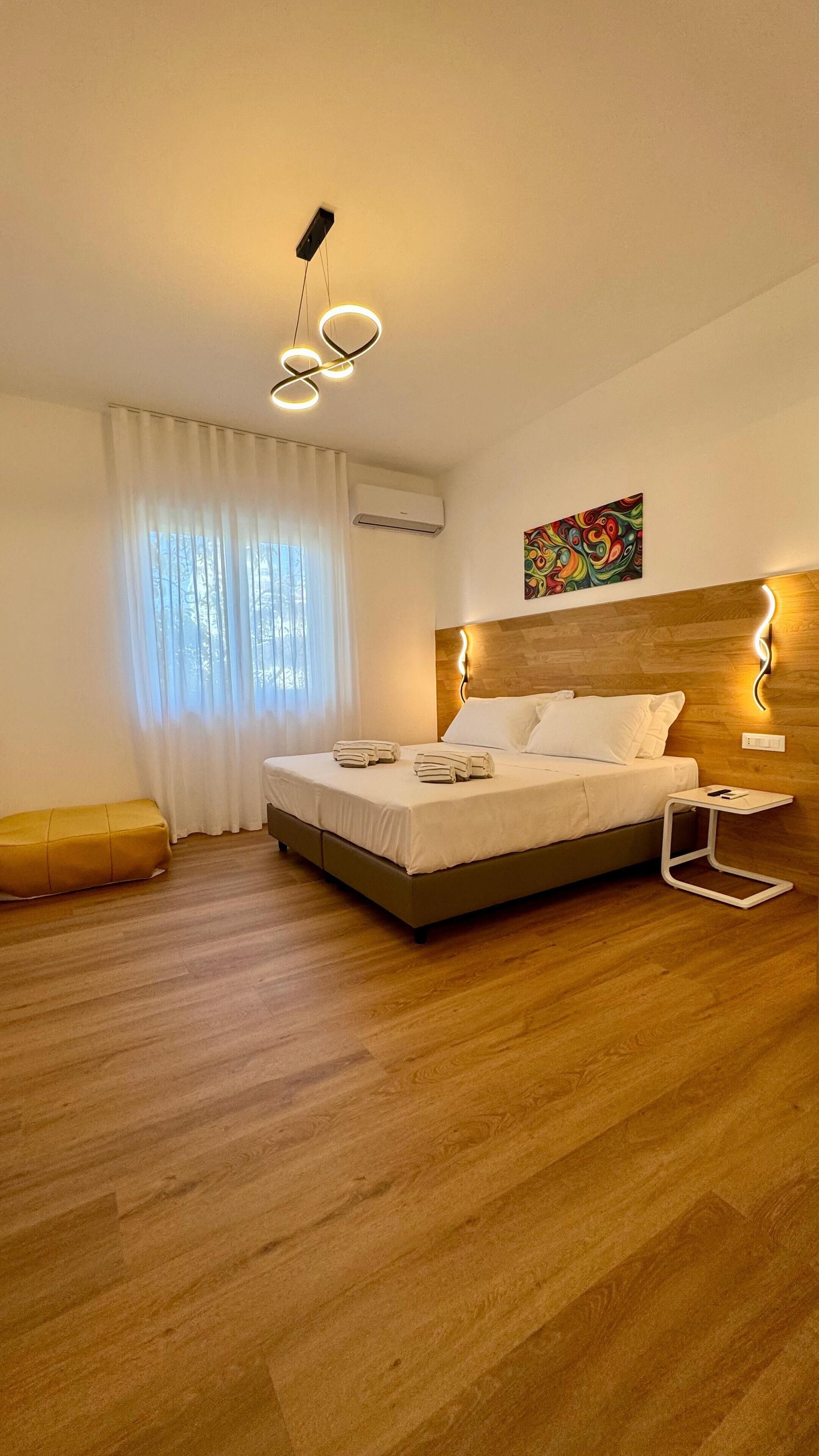 9 chambres, fer et planche à repasser, Wi-Fi, draps fournis