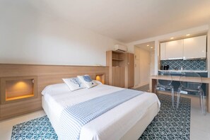 1 slaapkamer, een bureau, wifi