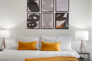 4 chambres, fer et planche à repasser, lit de bébé portatif