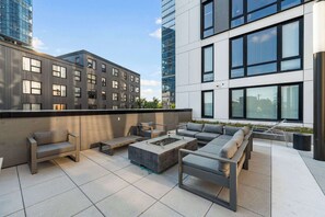 Terrace/patio - Spacious 4BR Central Apartment w/ Skyline Views (Chicago)