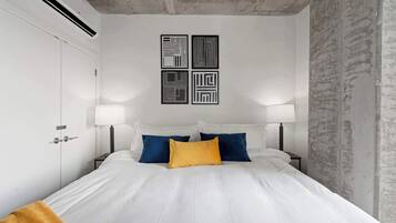 5 dormitorios, tabla de planchar con plancha, cuna de viaje