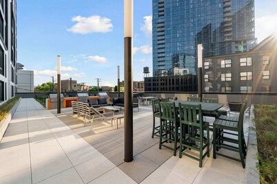 Spacious 4BR Central Apartment w/ Skyline Views