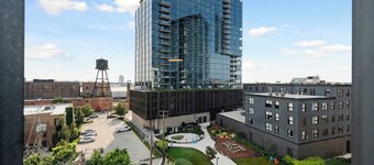 Spacious 4BR Central Apartment w/ Skyline Views