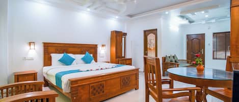Junior Suite, Mountain View | Desk, soundproofing, rollaway beds (surcharge), WiFi (free)