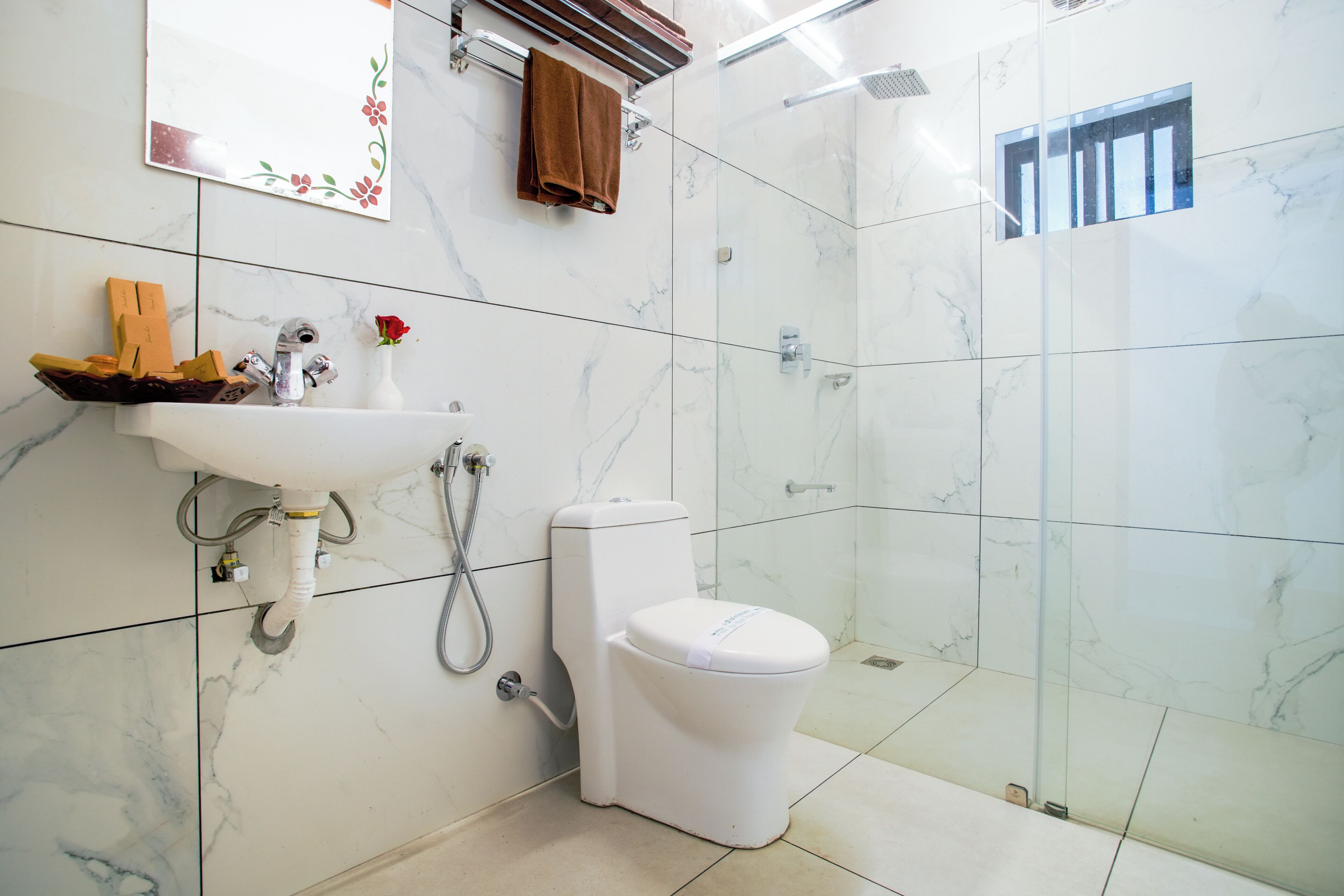 Deluxe Double Room, Garden View | Bathroom | Shower, towels, soap, shampoo