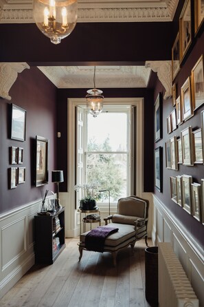 Laptop workspace, blackout curtains, free WiFi - Private and Prestigious Luxury Home (Edinburgh)