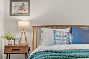 5 bedrooms, desk, iron/ironing board, travel cot