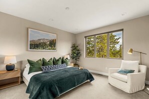 Desk, iron/ironing board, travel crib, free WiFi - Summit Solace | LUXE 360° Views • Hot Tub • Games (Bailey)