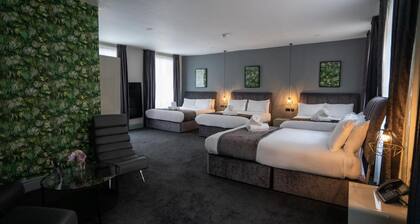 Hotel 105 by Hillcrest Hotel