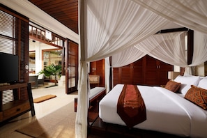 Family Villa, 4 Bedrooms, Private Pool, Garden View | Desk, laptop workspace, bed sheets - Villa Ken by Nakula (Jimbaran)