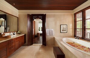 Family Villa, 4 Bedrooms, Private Pool, Garden View | Bathroom