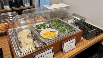 每日供應吃到飽早餐 (每人 JPY800)