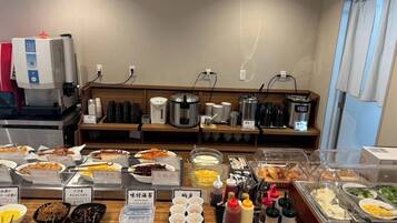 Daily buffet breakfast (JPY 800 per person)