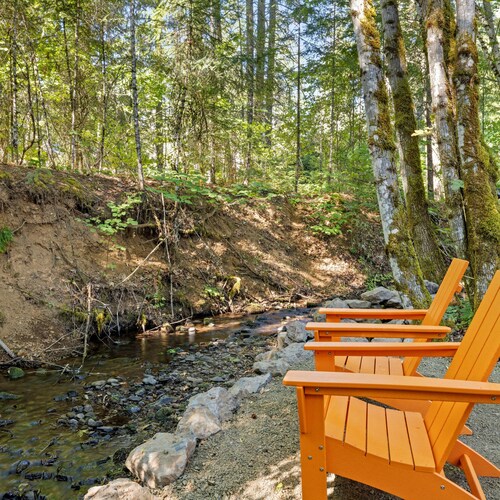 Private 6.5 acre property with private creek, EV Charger, Hot Tub, Game Room, Cottage