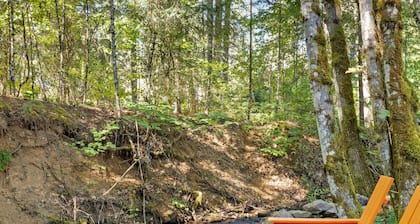 Private 6.5 acre property with private creek, EV Charger, Hot Tub, Game Room, Cottage