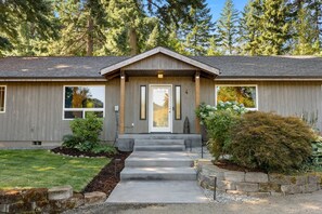 Exterior detail - Private 6.5 acre property with private creek, EV Charger, Hot Tub, Game Room, Cottage (White Salmon)