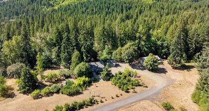 Private 6.5 acre property with private creek, EV Charger, Hot Tub, Game Room, Cottage