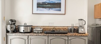 Private 6.5 acre property with private creek, EV Charger, Hot Tub, Game Room, Cottage