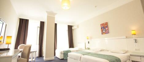 Kolmen hengen superior-huone | Työpöytä, äänieristys, ilmainen Wi-Fi