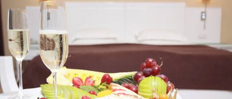 Luxury Suite | In-room dining