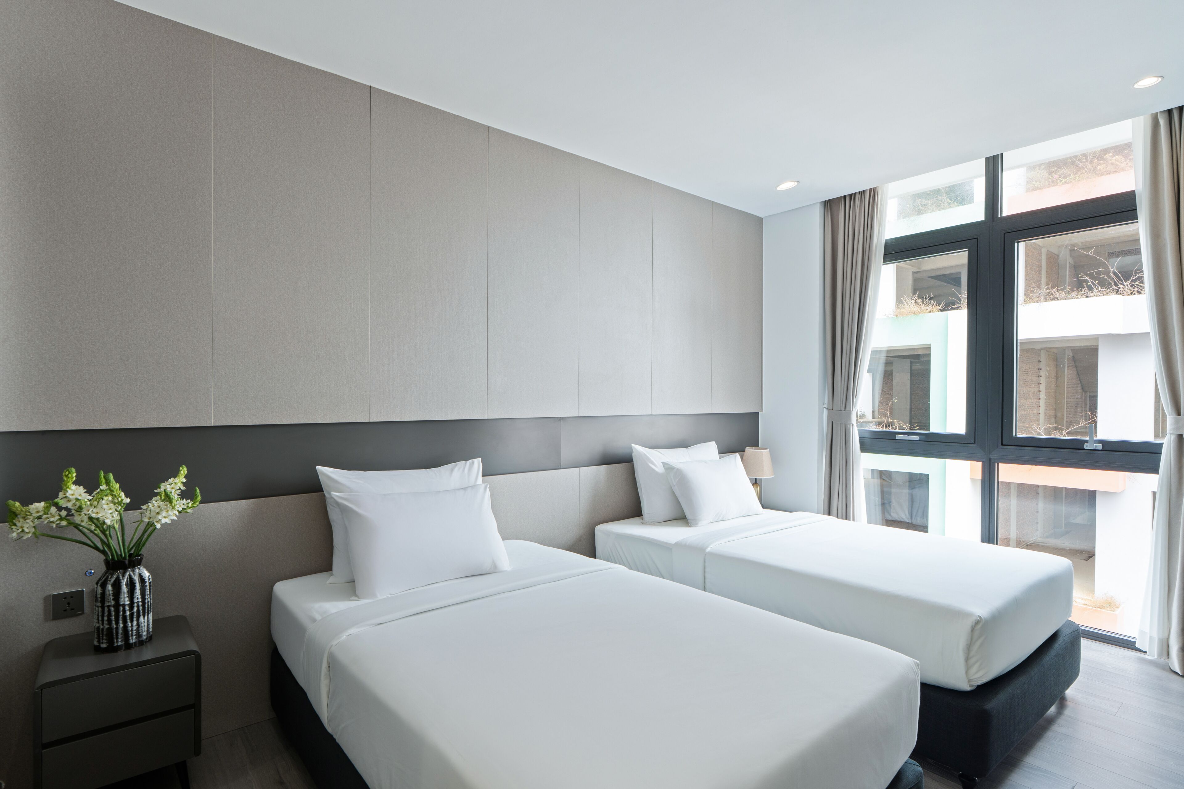 Chambre Supérieure Double ou avec lits jumeaux, vue ville | Minibar, coffres-forts dans les chambres, bureau