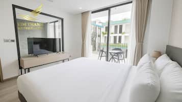 Deluxe Double Room, Bathtub, City View | Minibar, in-room safe, desk, laptop workspace