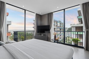Chambre Double Luxe, baignoire, vue mer | Minibar, coffres-forts dans les chambres, bureau