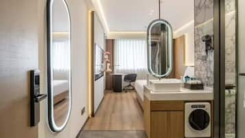 Superior Single Room | Blackout curtains, soundproofing, iron/ironing board, free WiFi