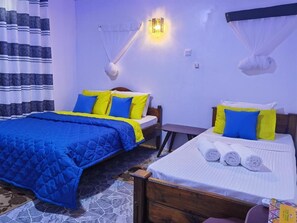 ห้องดีลักซ์ดับเบิลหรือทวิน, วิวสวน | ตู้นิรภัยในห้องพัก, โต๊ะทำงาน, พื้นที่ทำงานแบบใช้แล็ปท็อป, ผ้าม่านกันแสง