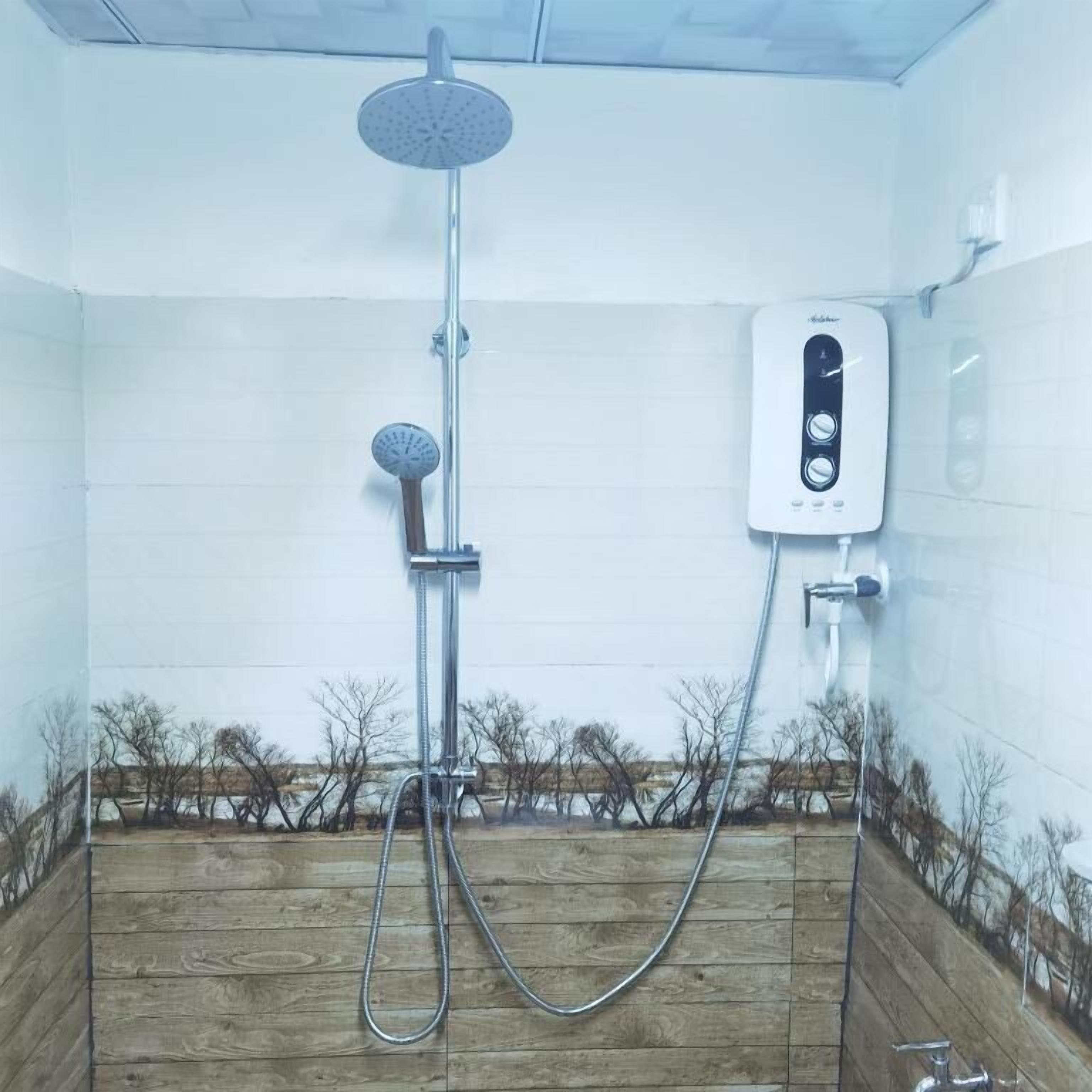 Deluxe Double or Twin Room, Garden View | Bathroom | Free toiletries, hair dryer, slippers, towels