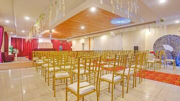 House | Dewan bankuet