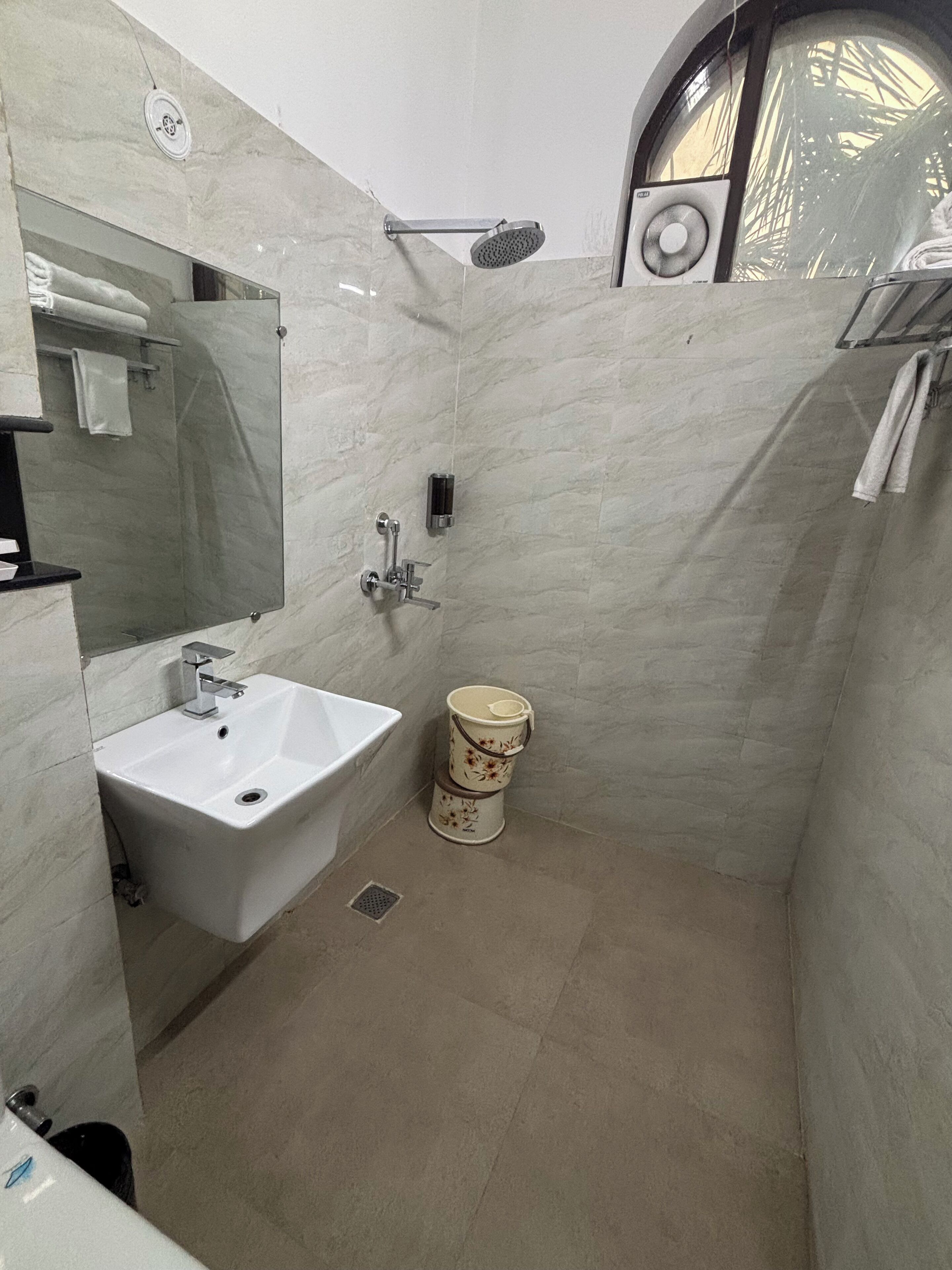 Deluxe Room, City View | Bathroom
