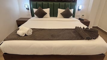 Executive Room | Iron/ironing board, free WiFi