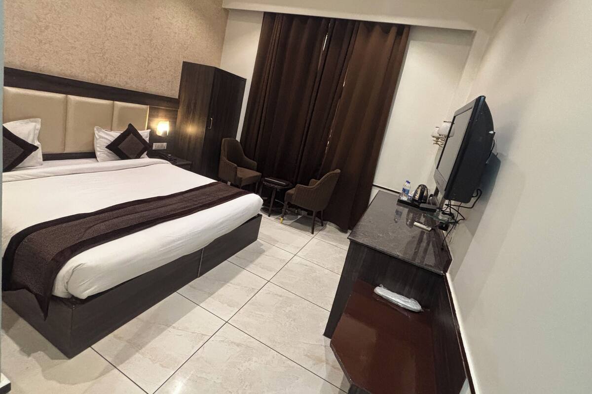 Deluxe Room, City View