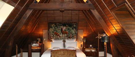 Tweepersoonskamer | Een kluis op de kamer, geluiddichte muren, een strijkplank/strijkijzer