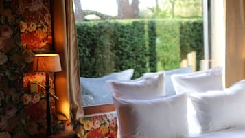 MARCHEUR Room | In-room safe, soundproofing, iron/ironing board, free WiFi