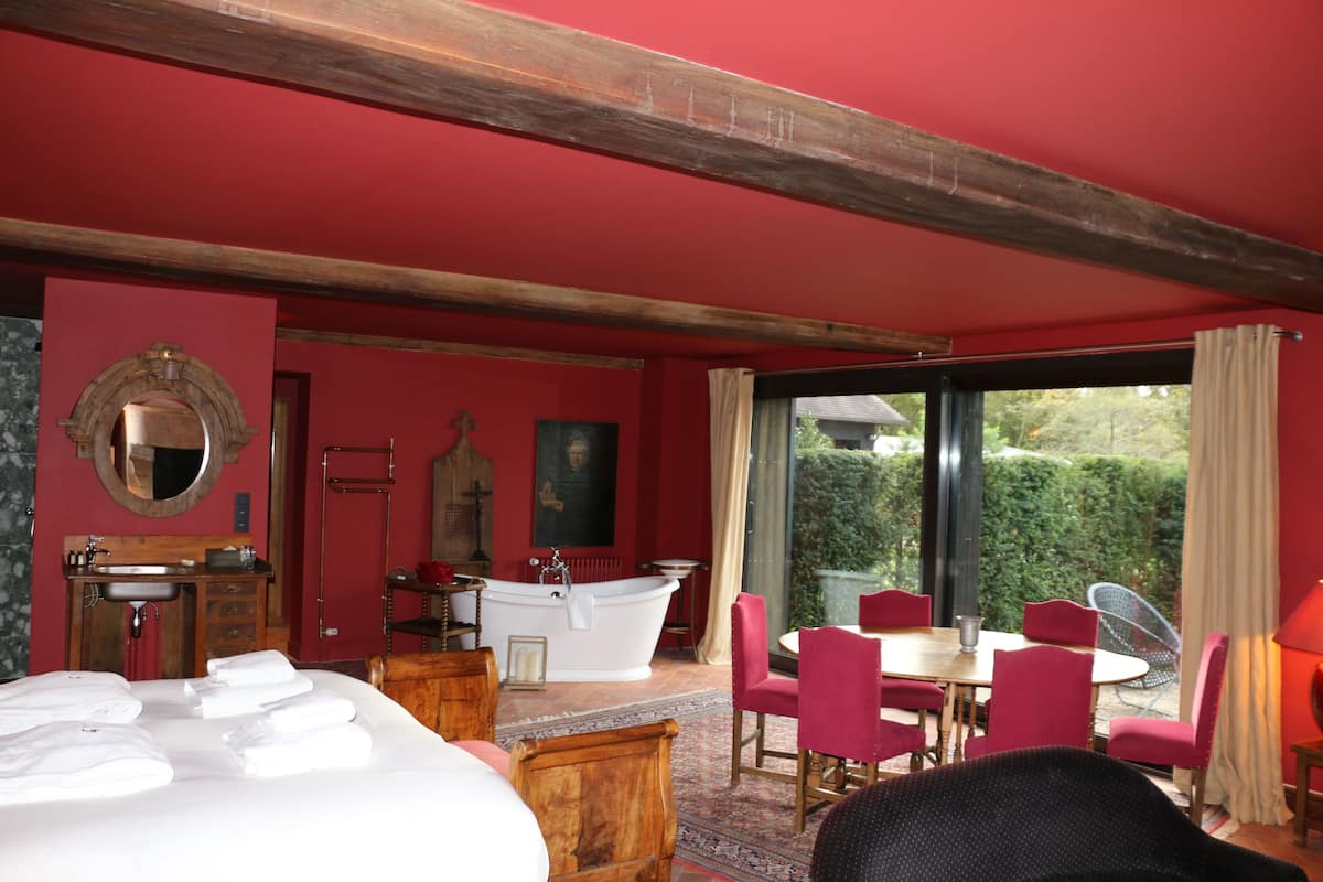 EXPLORER Room | In-room safe, soundproofing, iron/ironing board, free WiFi
