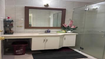 HandtĂŒcher, Seife, Toilettenpapier