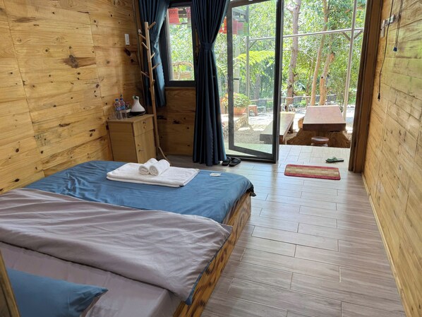 Habitación doble de uso individual, vista al patio | Wifi gratis 