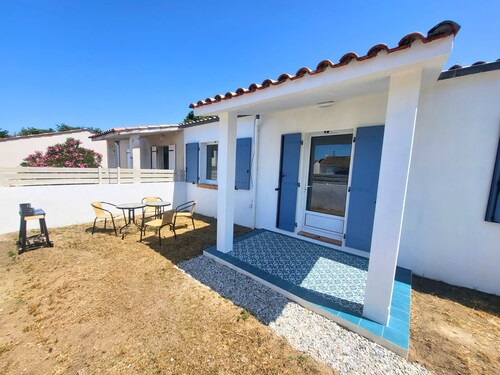 🌴 Maison neuve à 50m de la plage – jardin clos, parking, 4 pers